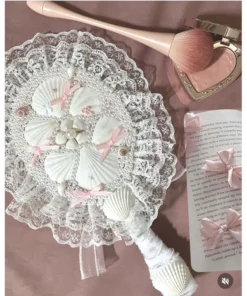 Gương cầm tay sò ngọc viền hạt hồng nhạt